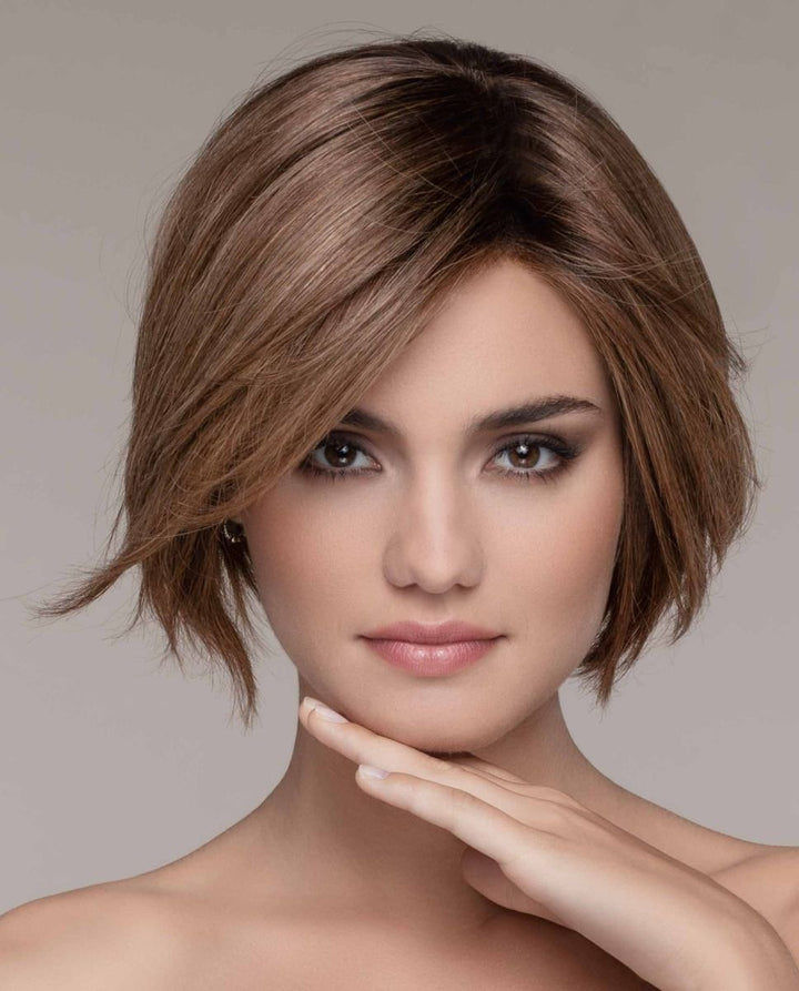 Come scegliere la parrucca perfetta per il tuo viso: una guida completa