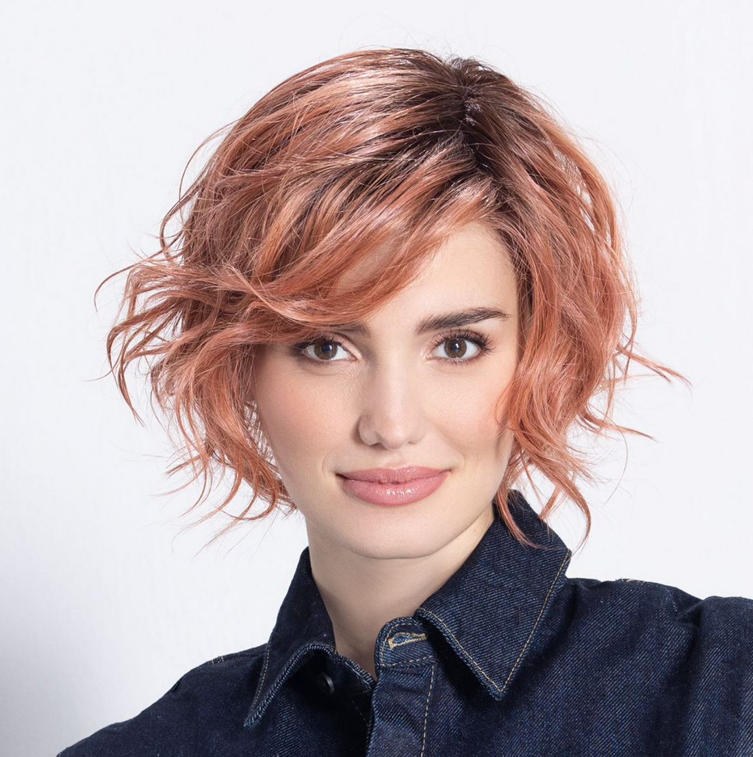 PARRUCCA COOKIE MONO PART CAPELLI CORTI MOSSI IN FIBRA TERMORESISTENTE