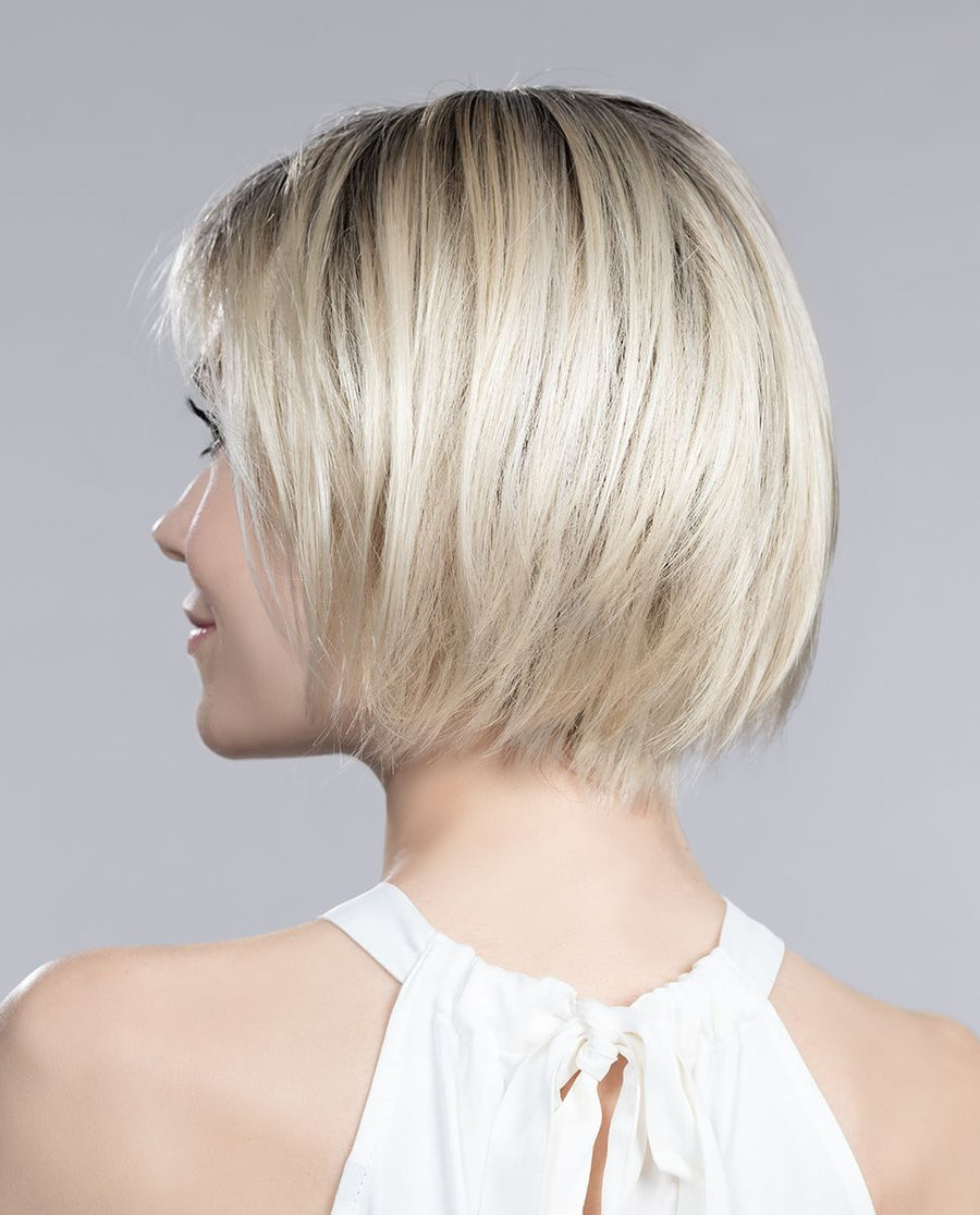 PARRUCCA AMY DELUXE CAPELLI CORTI LISCI