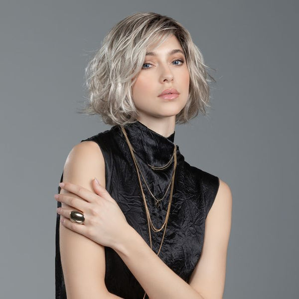 PARRUCCA NIGHT CAPELLI  MEDI MOSSI IN FIBRA SINTETICA