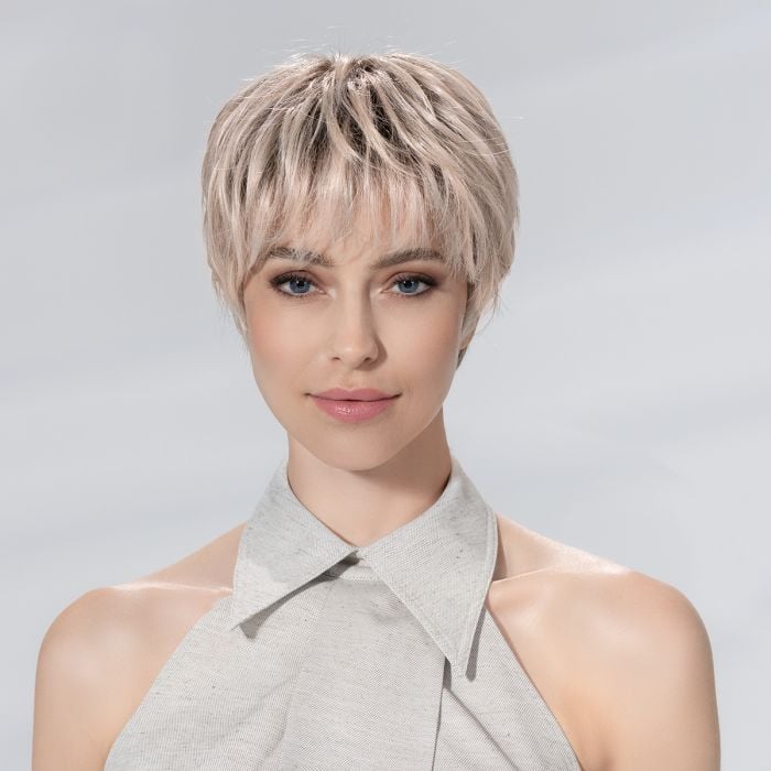 PARRUCCA NOVEL DELUXE CAPELLI CORTI LISCI