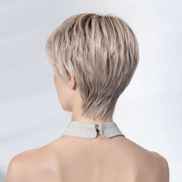 PARRUCCA NOVEL DELUXE CAPELLI CORTI LISCI