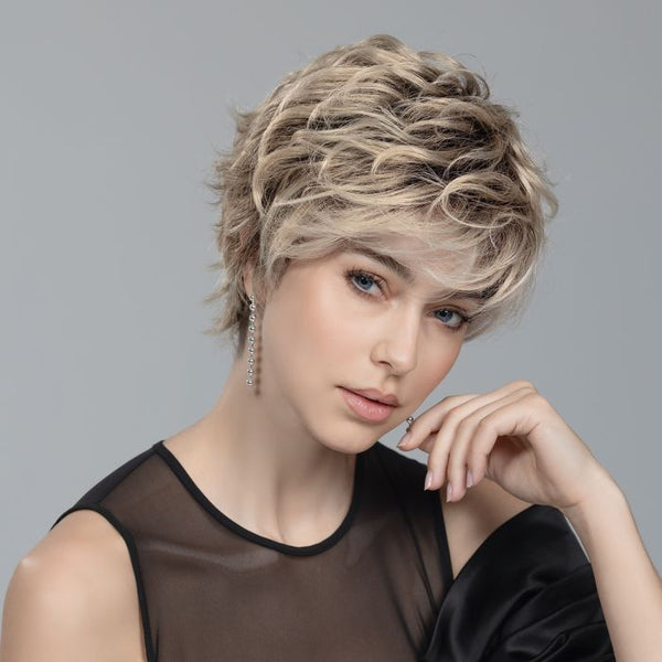 PARRUCCA WEEKEND CAPELLI CORTI MOSSI