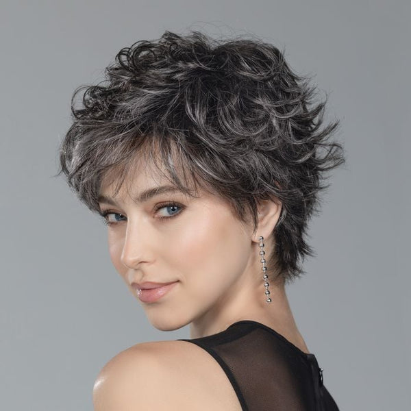 PARRUCCA WEEKEND CAPELLI CORTI MOSSI