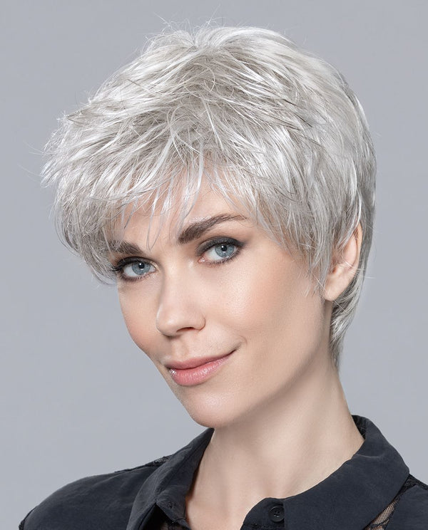 PARRUCCA ZIZI CAPELLI CORTI LISCI