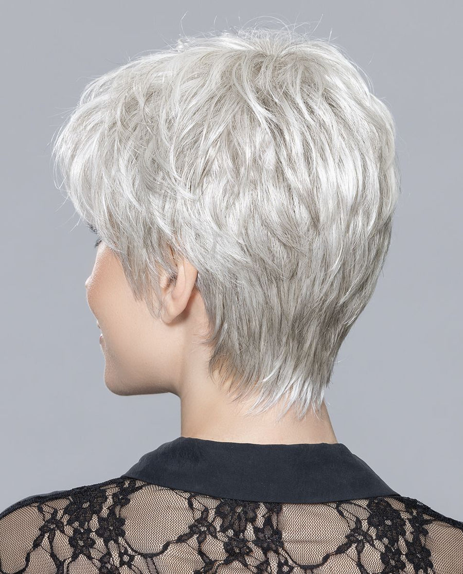 PARRUCCA ZIZI CAPELLI CORTI LISCI