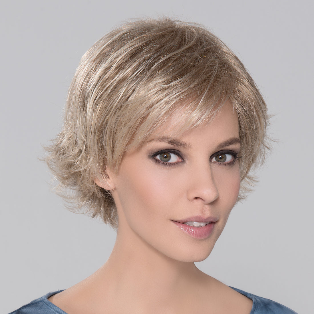 PARRUCCA DATE CAPELLI CORTI LISCI